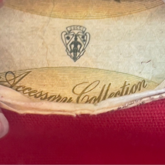 Vintage Gucci Duffle with a zip up bag inside - Picture 10 of 17